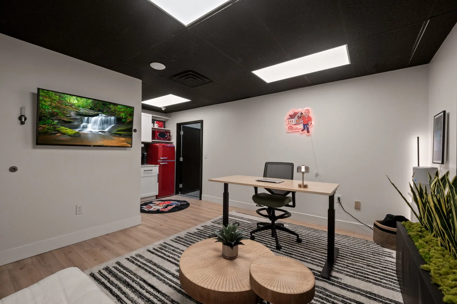 Warehouse suite at Novi Commons